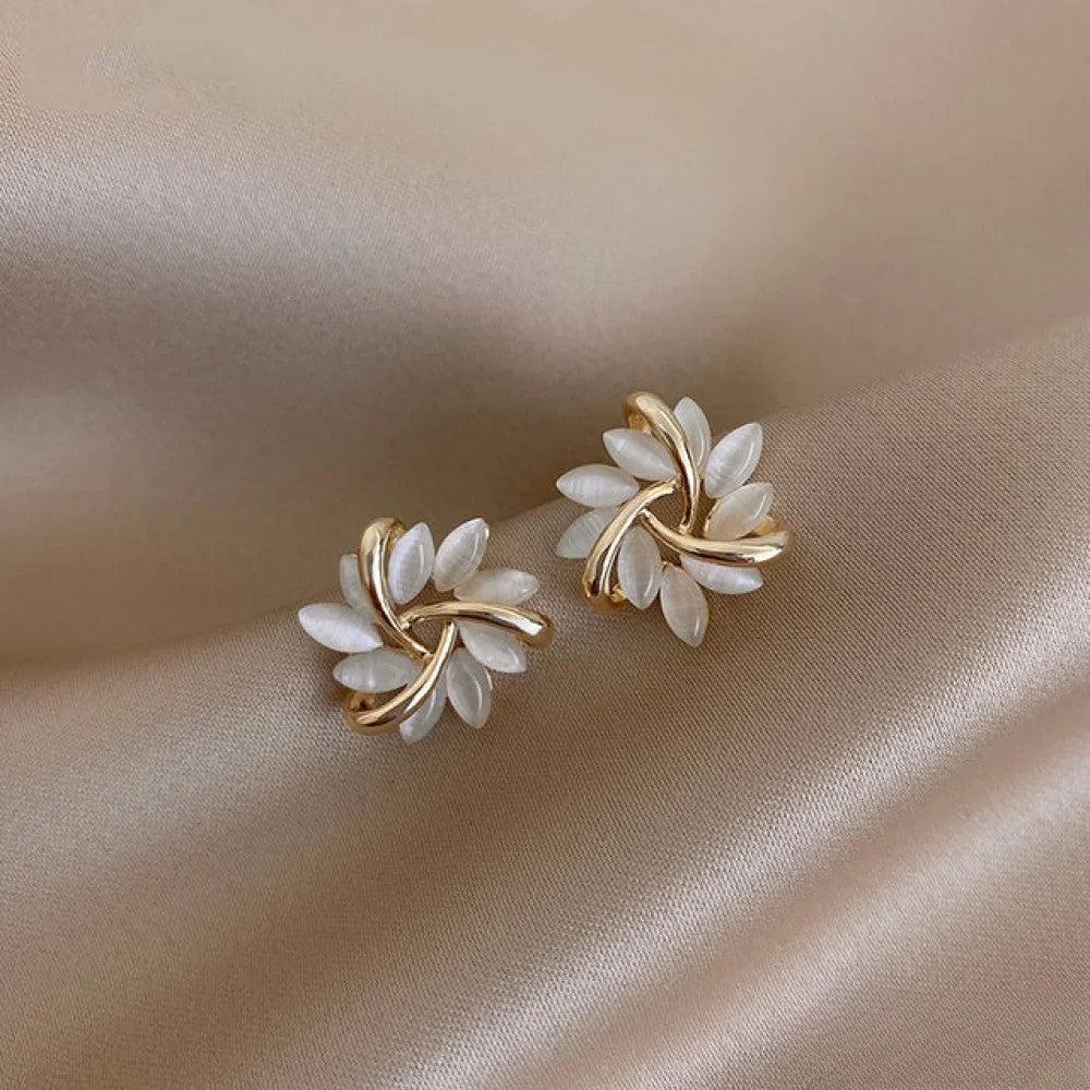 Elegant Gold Earrings with Exquisite Opal Flower Patterns
