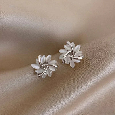 Elegant Gold Earrings with Exquisite Opal Flower Patterns
